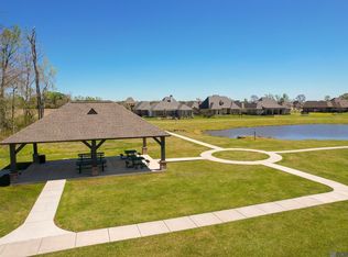 76 Rue Lierre, Zachary, LA 70791