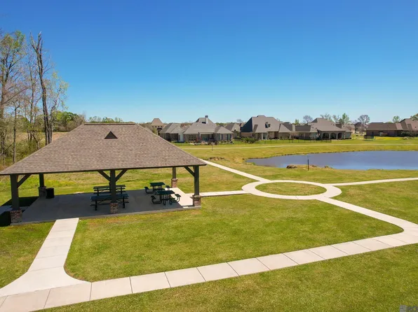76 Rue Lierre, Zachary, LA 70791