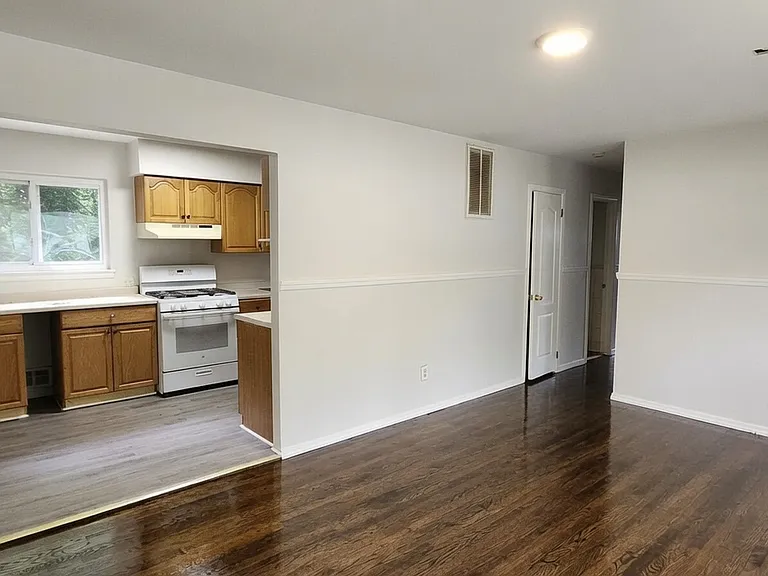 16 Parkway Blvd — Photo 4