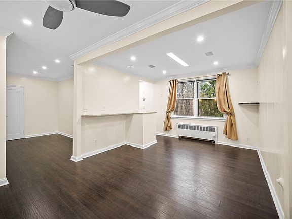 5th image of 1 Bryant Cres Ste 1J