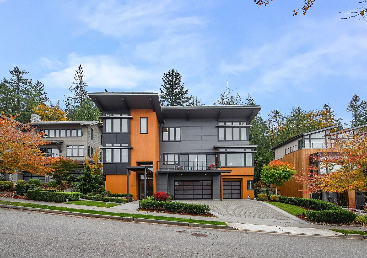 Modern Luxury with Panoramic Views & Resort-Style Living — Photo 2