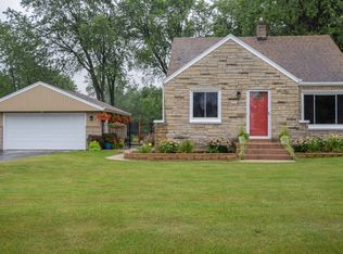 2901 W Cold Spring Rd, Greenfield, WI 53221