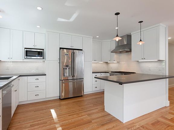 5th image of 155 Berendos Ave