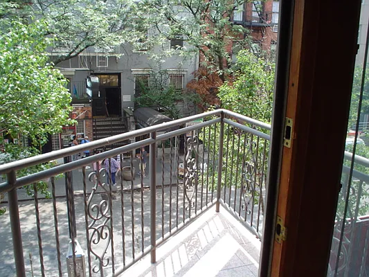 Rented by Chartwell Manhattan Realty | media 27