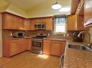 6 Roosevelt St, Pequannock, NJ 07440