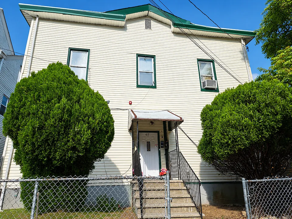 417 Straight St #1