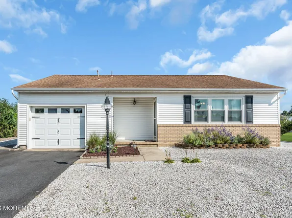 17 Wiltshire Court, Toms River, NJ 08757
