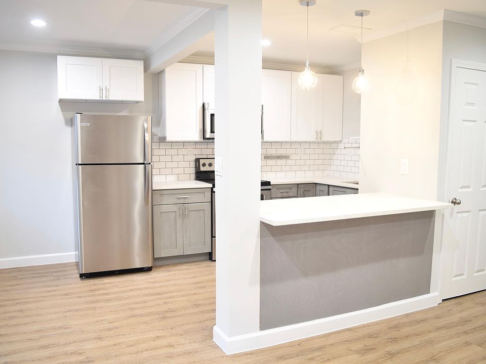 1st image of 807 W 40th St APT 3