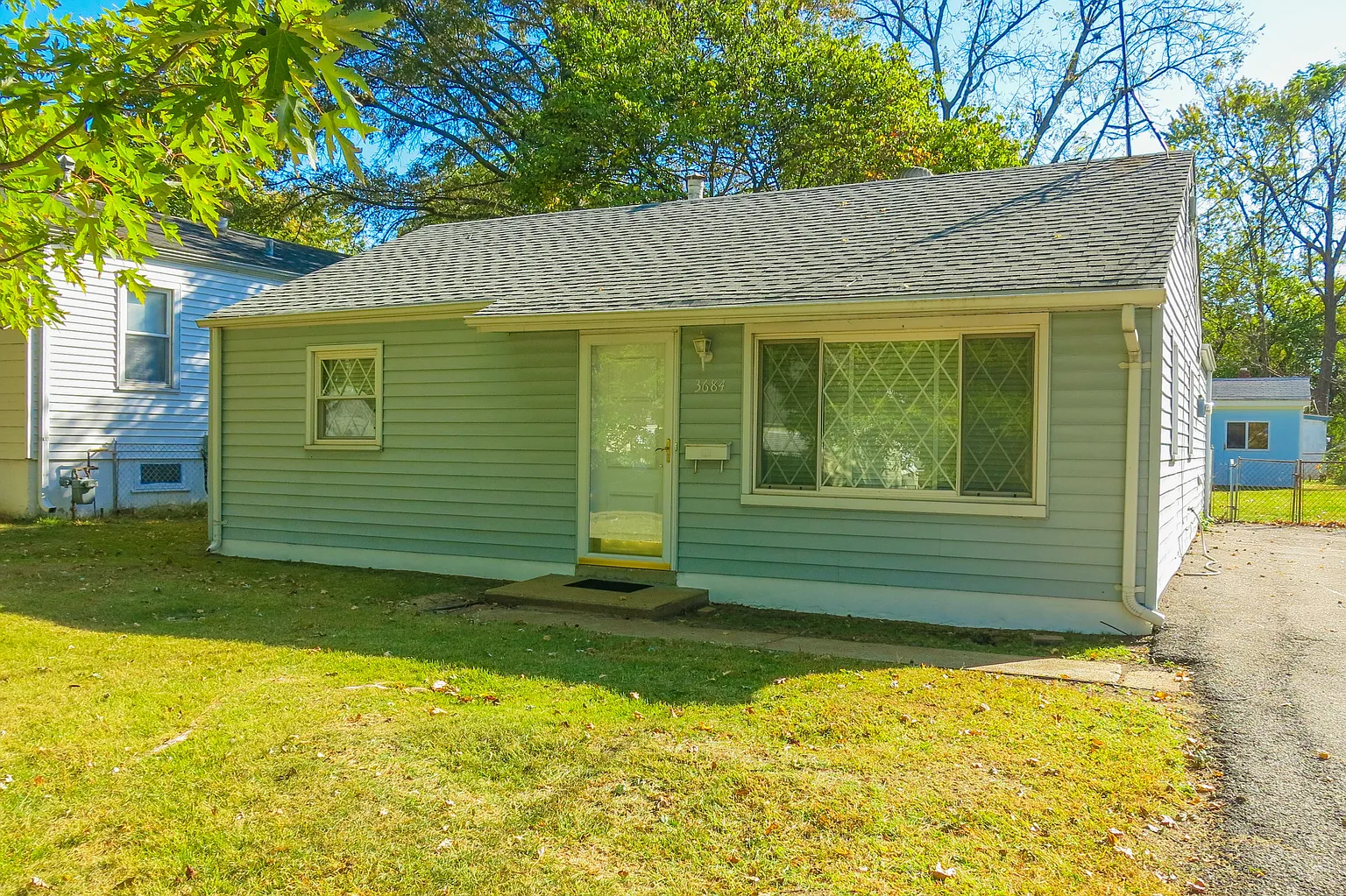 3684 Dixie Dr photo 1