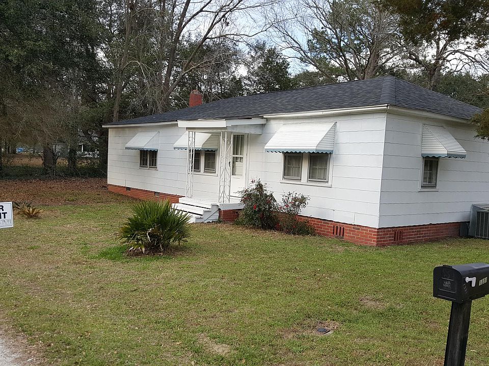 Front of house in quiet neighborhood. North Hartsville.