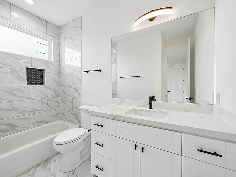 424 Sikes St — Photo 12