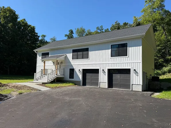 55 School House Ln, Hopewell Junction, NY 12533