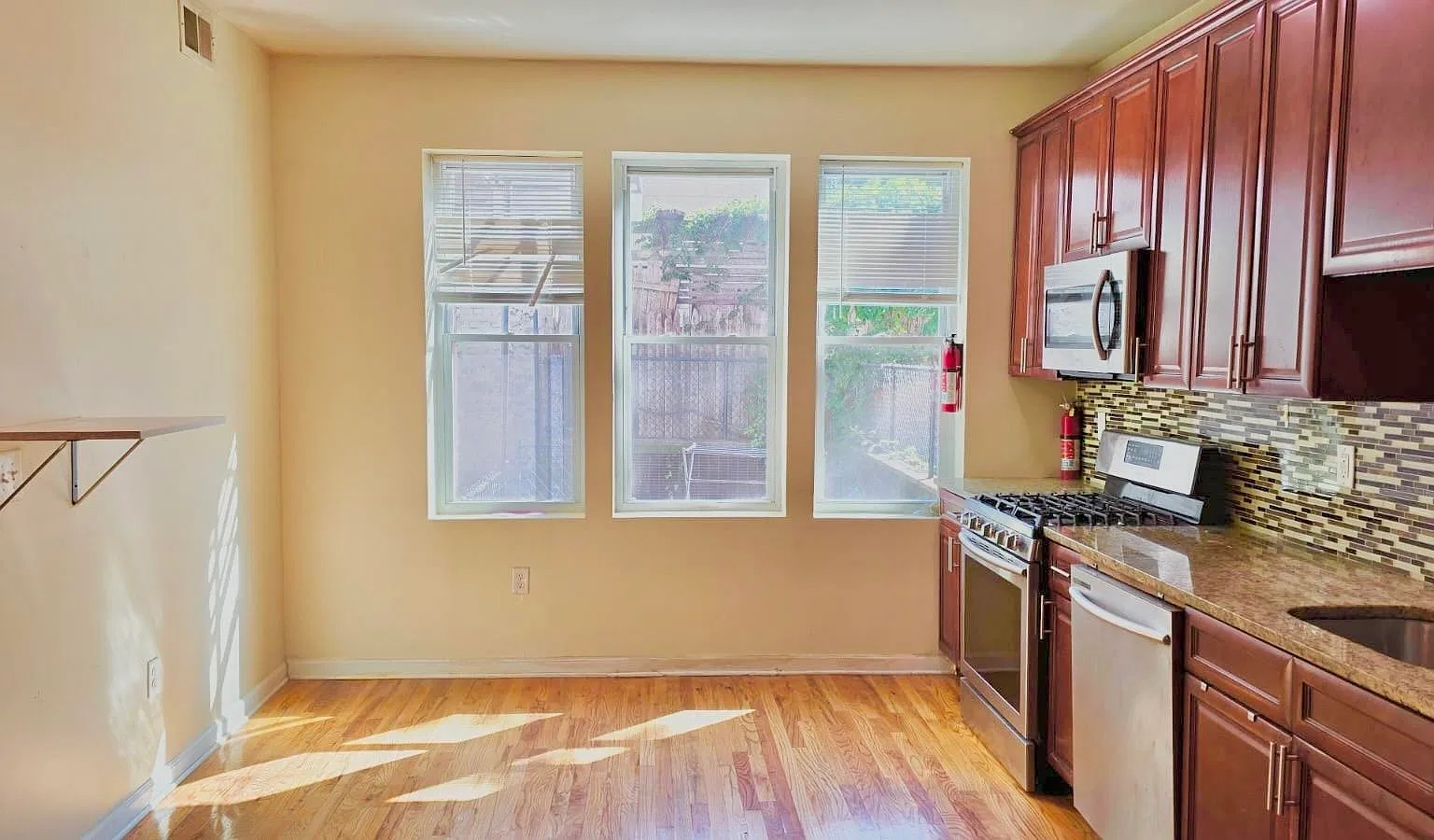 2 bed, 1.0 bath, $2,350 — Photo 3