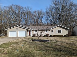 2323 Stoner Dr W, Charleston, IL