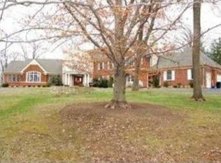 8060 Indian Hill Rd, Cincinnati, OH 45243