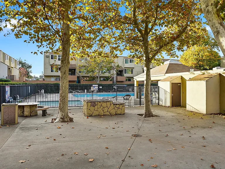 320 Auburn Way — Photo 18
