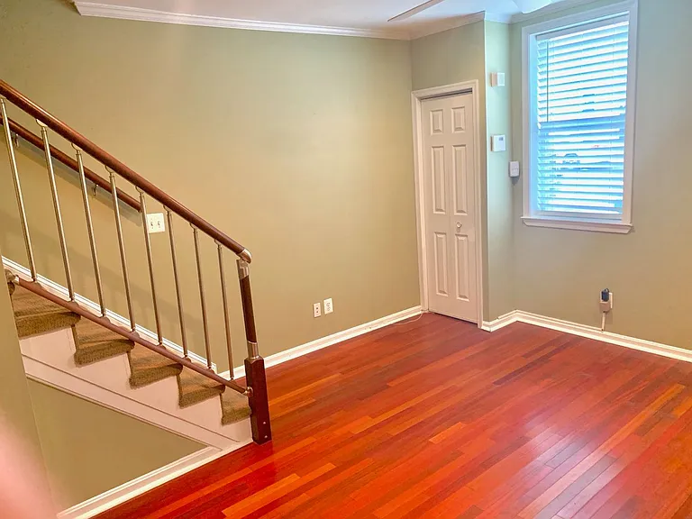 408 S Washington St — Photo 3