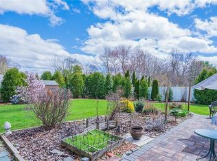 102 Mapleside Dr, Wethersfield, CT 06109