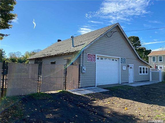 3rd image of 270 Pequash Ave