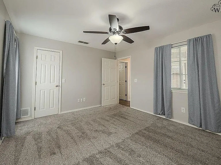4009 Kingsbury Dr — Photo 16
