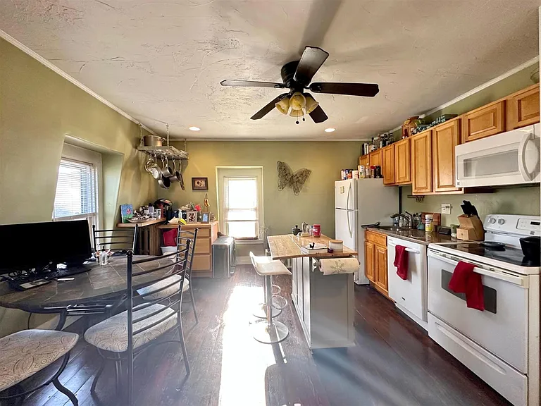 145 Highland Ave #2 — Photo 1
