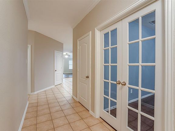 5th image of 1616 Castle Creek Dr