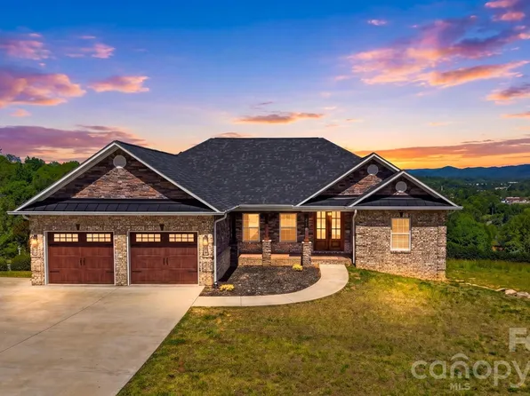 418 SE Huntington Woods St, Lenoir, NC 28645