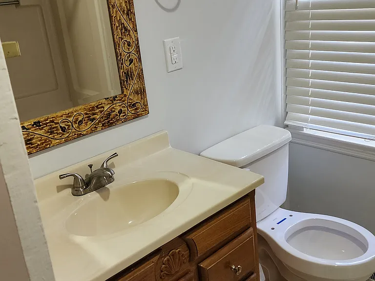 187 E Walnut St — Photo 22