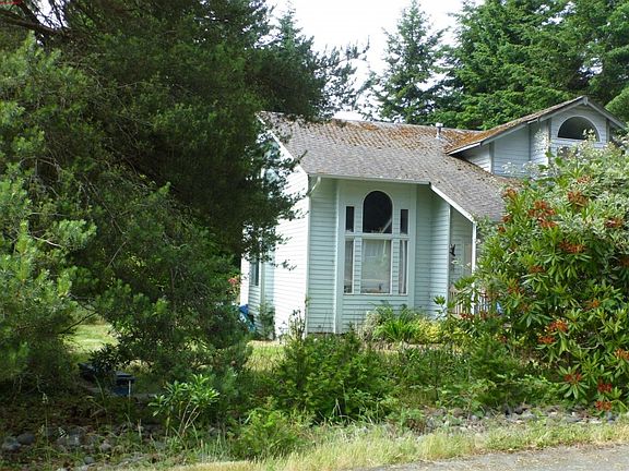 3rd image of 1620 Edgewood Dr NW