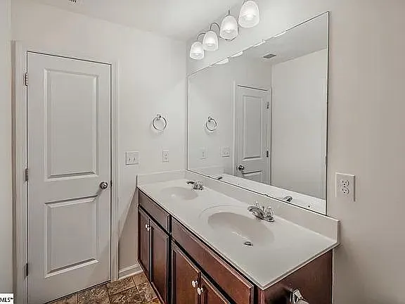 374 Hartleigh Dr — Photo 8