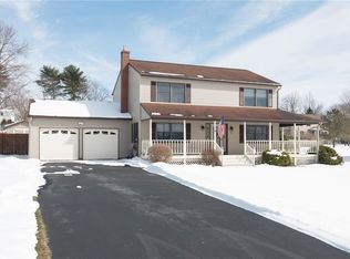 22 Fairway Dr, Auburn, NY 13021