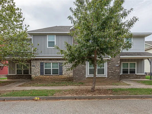 4103-4105 W Santa Maria Ln, Fayetteville, AR 72704