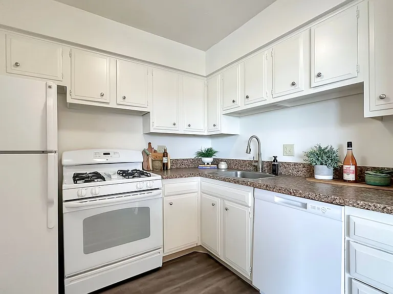 Coppertree Apartments — Photo 23