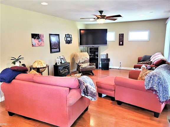 2nd image of 1040 Cloverlawn Dr