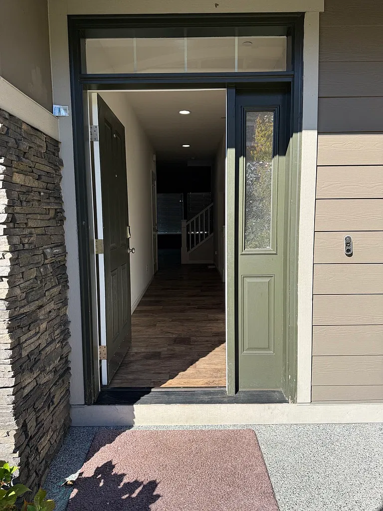 5 bed, 3.5 bath, 2738 sqft, $3,900 — Photo 3