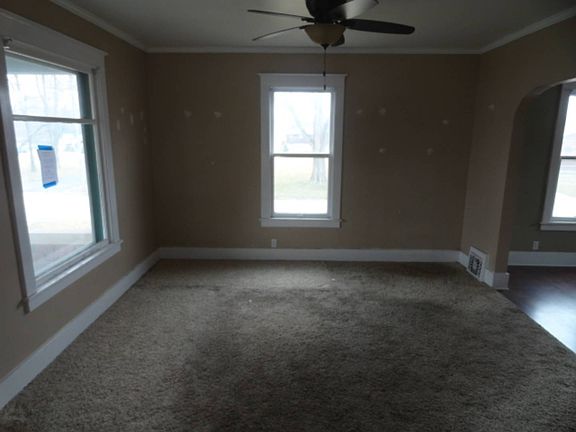 4th image of 1207 E Grove St