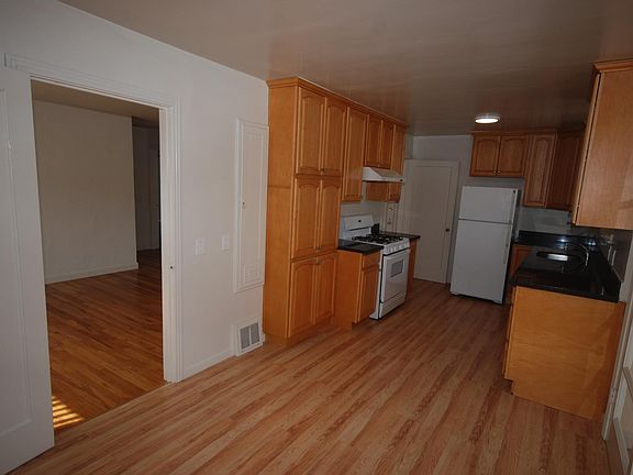 3rd image of 4115 Beresford St APT 4