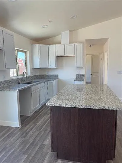 4 bed, 1498 sqft, $2,300 — Photo 3