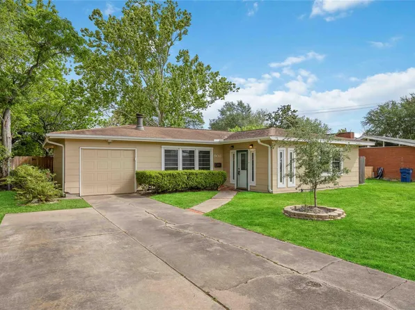 908 23rd Ave N, Texas City, TX 77590