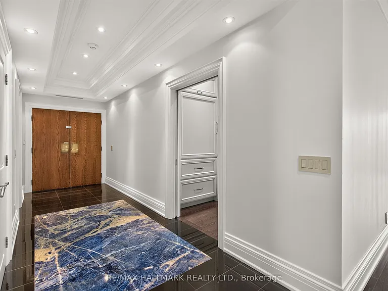 1166 Bay St #Penthouse 1 — Photo 4
