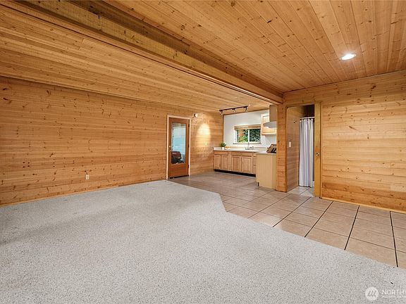 5th image of 4692 NE Lincoln Road