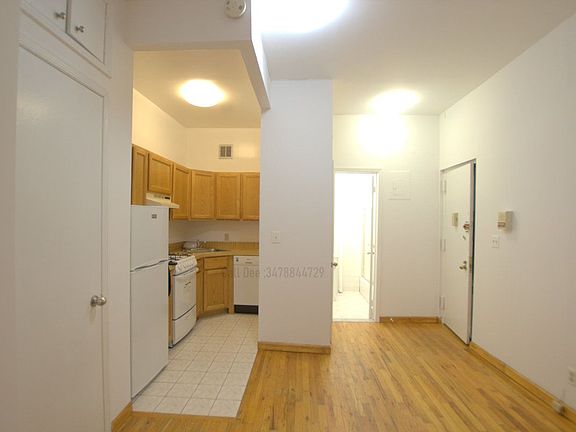 4th image of 309 W 72nd St APT 3C