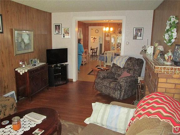 3rd image of 156 Pries Ave