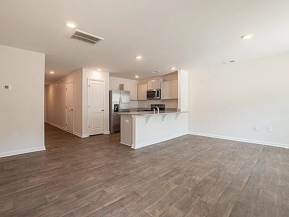 5th image of 224 Wall St