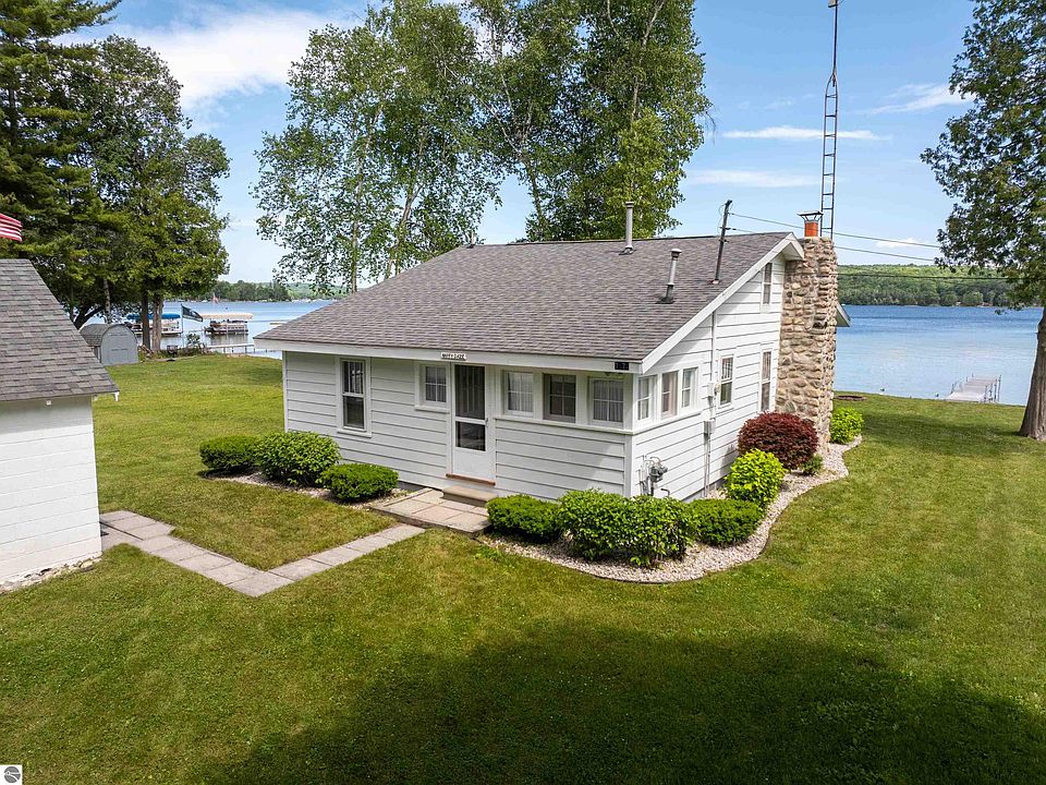 1st image of 7172 Lakeside Dr
