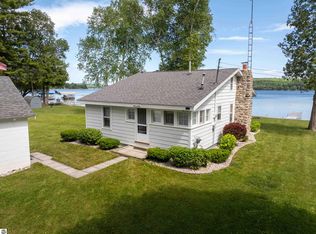 7172 Lakeside Dr, Bellaire, MI 49615