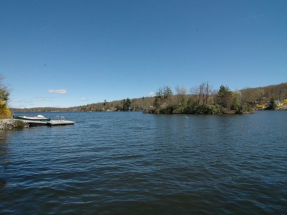 5th image of 2052 Lakeside Dr W