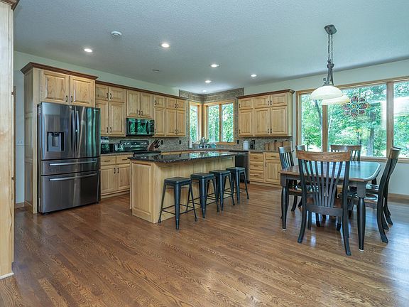 4th image of 34707 Hillcrest Rd