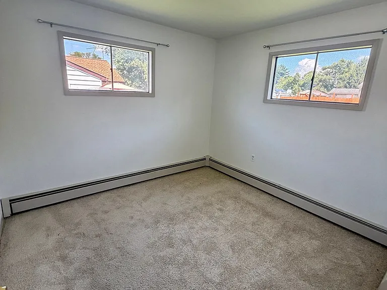 6225 Hollow Dr — Photo 12
