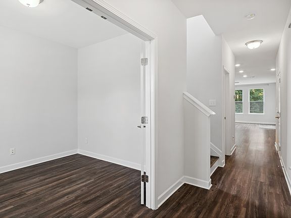 5th image of 325 Twelve Oaks Ln
